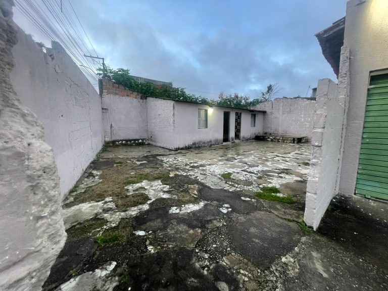 Terreno com Ponto Comercial à Venda na Vila Serrana IV Terreno com Ponto Comercial à Venda na Vila Serrana IV