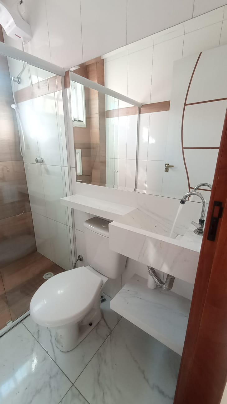 Casa Triplex à Venda no bairro Felícia