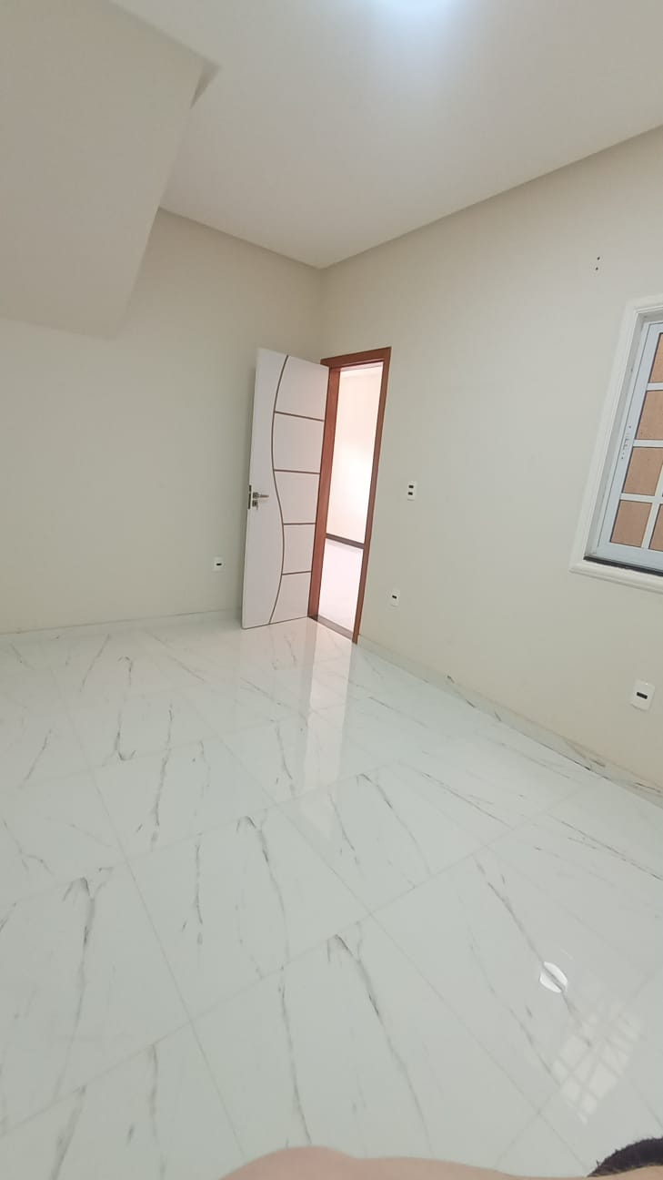Casa Triplex à Venda no bairro Felícia