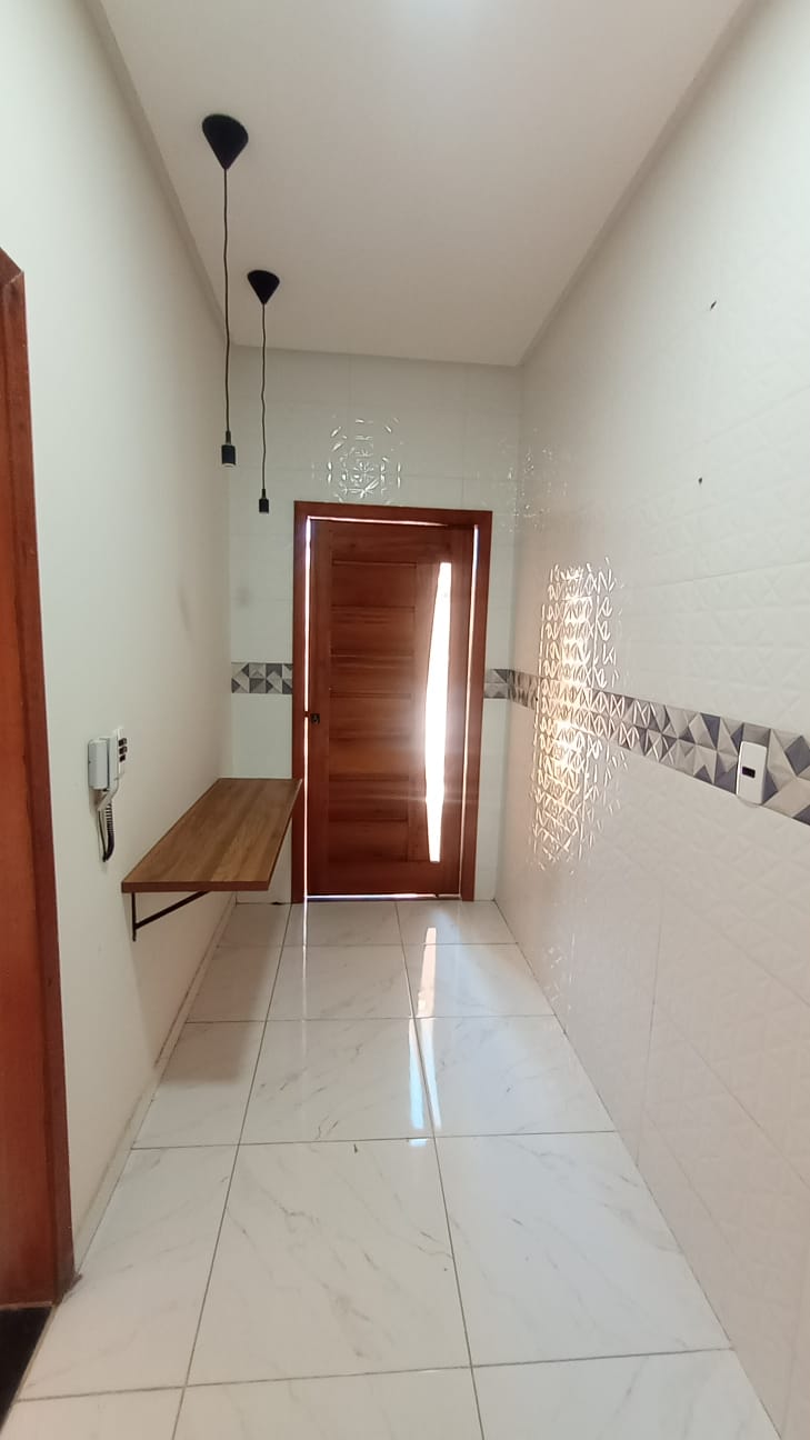 Casa Triplex à Venda no bairro Felícia