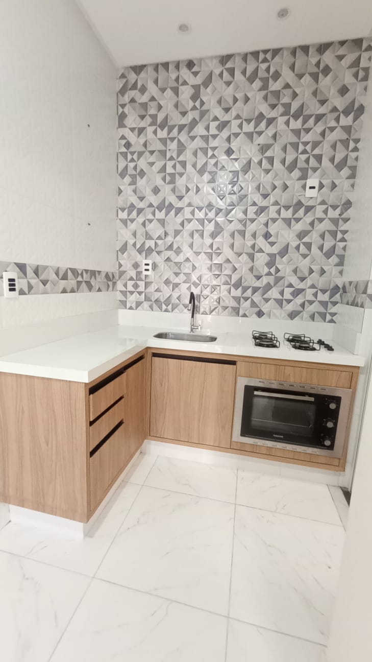 Casa Triplex à Venda no bairro Felícia