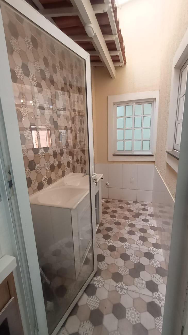 Casa Triplex à Venda no bairro Felícia