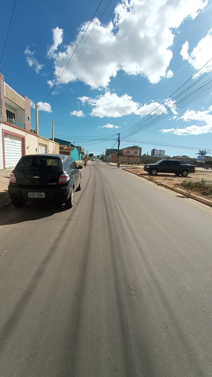 Casa Triplex à Venda no bairro Felícia