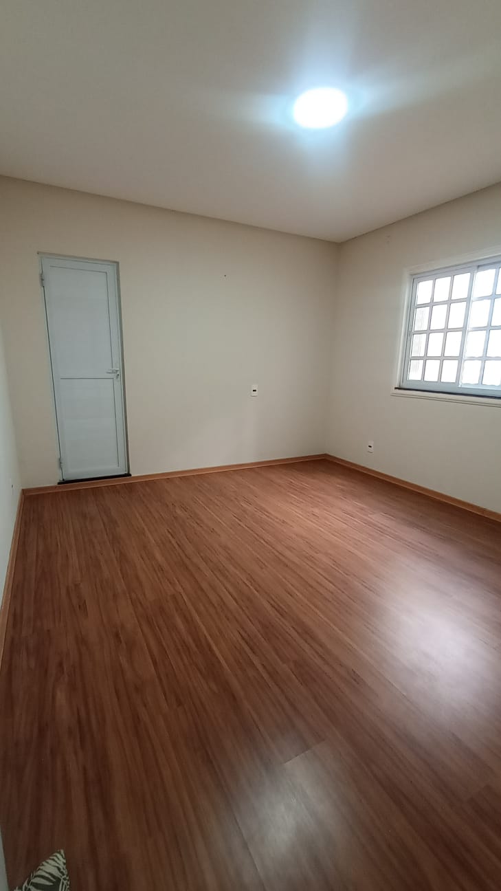 Casa Triplex à Venda no bairro Felícia