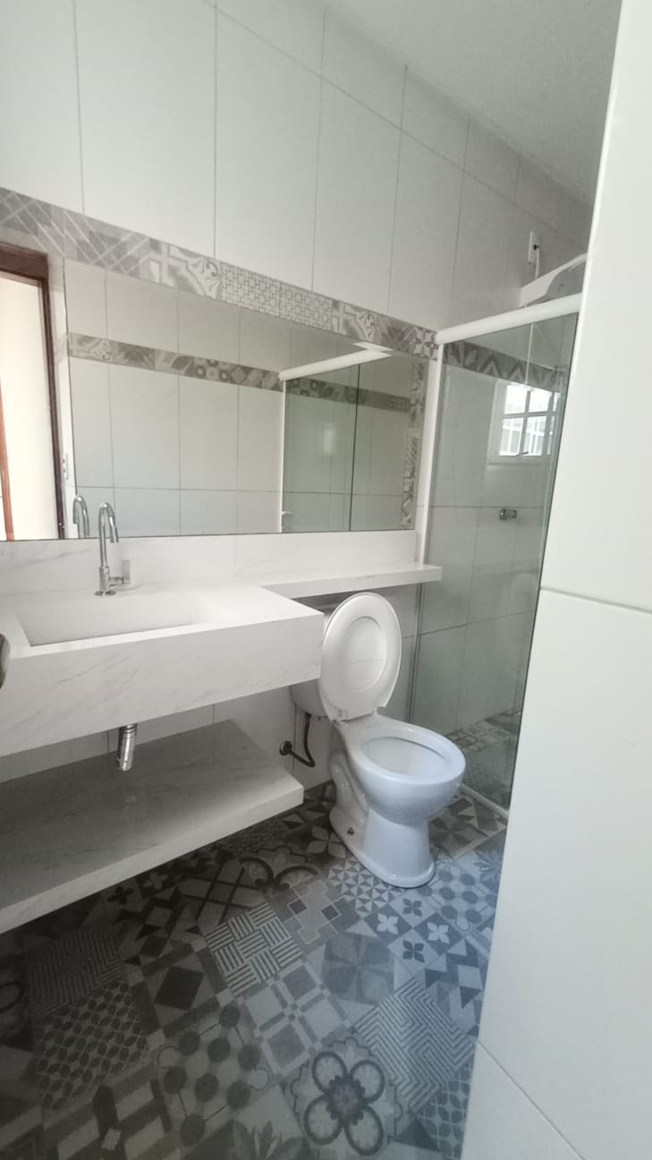 Casa Triplex à Venda no bairro Felícia