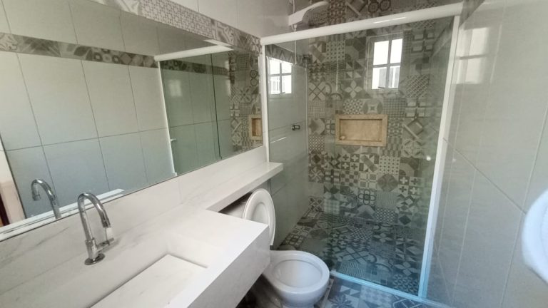 Casa Triplex à Venda no bairro Felícia