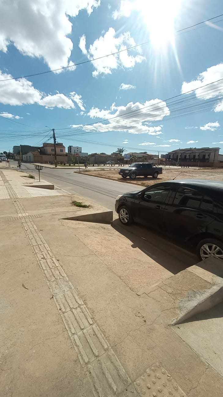 Casa Triplex à Venda no bairro Felícia