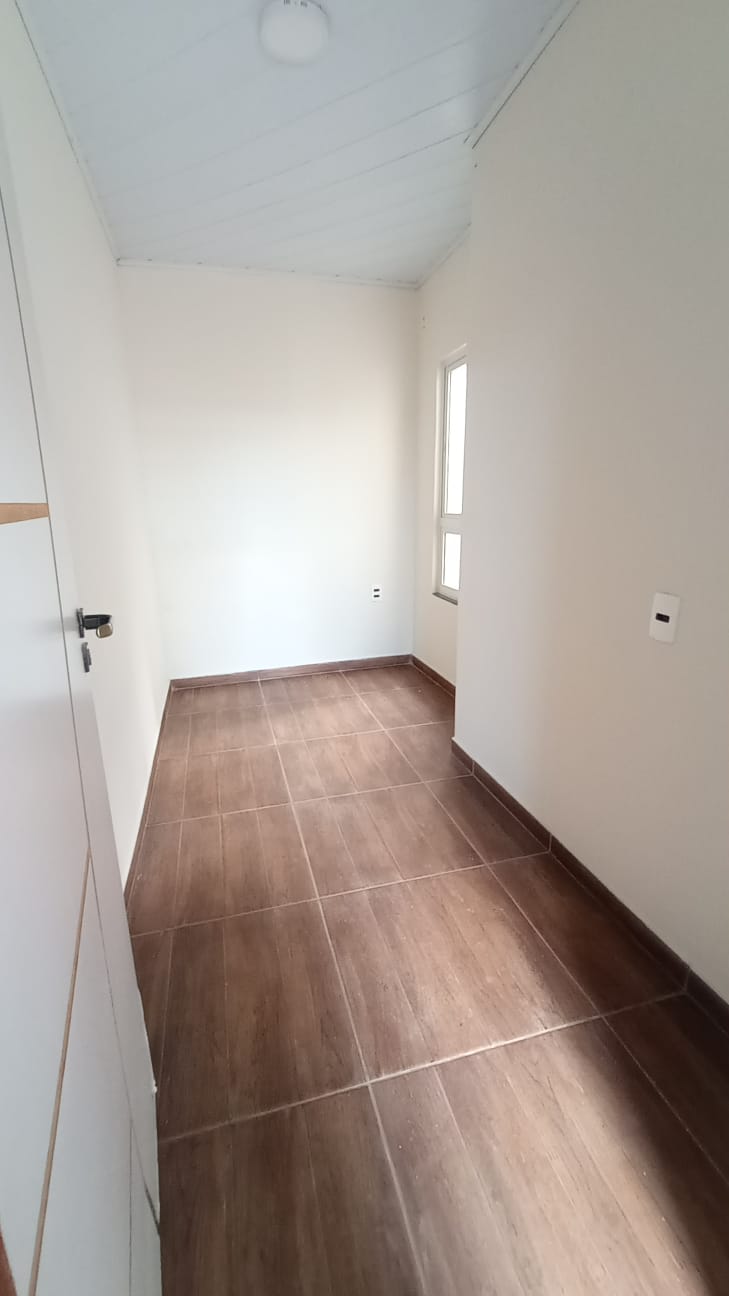 Casa Triplex à Venda no bairro Felícia