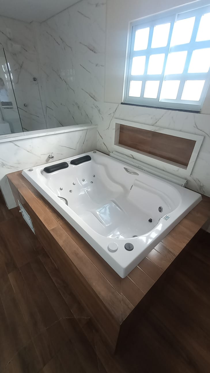 Casa Triplex à Venda no bairro Felícia