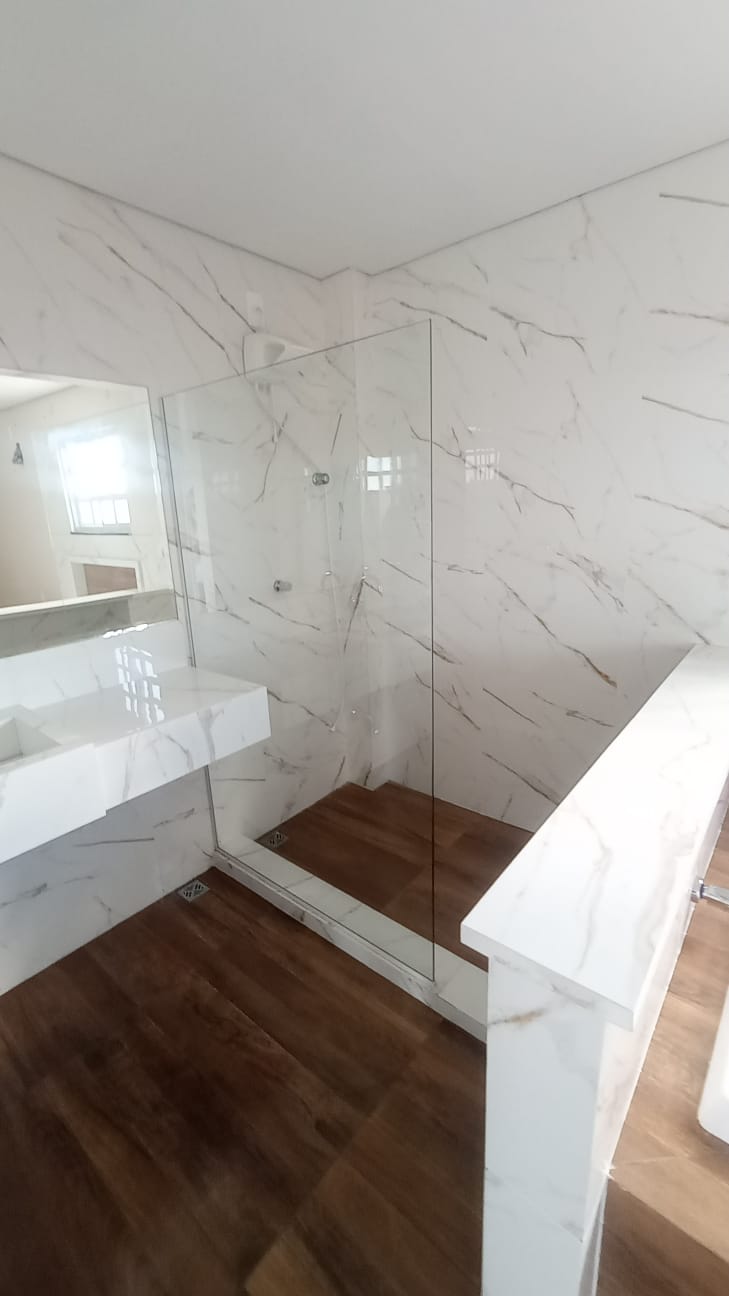 Casa Triplex à Venda no bairro Felícia