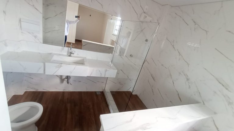 Casa Triplex à Venda no bairro Felícia