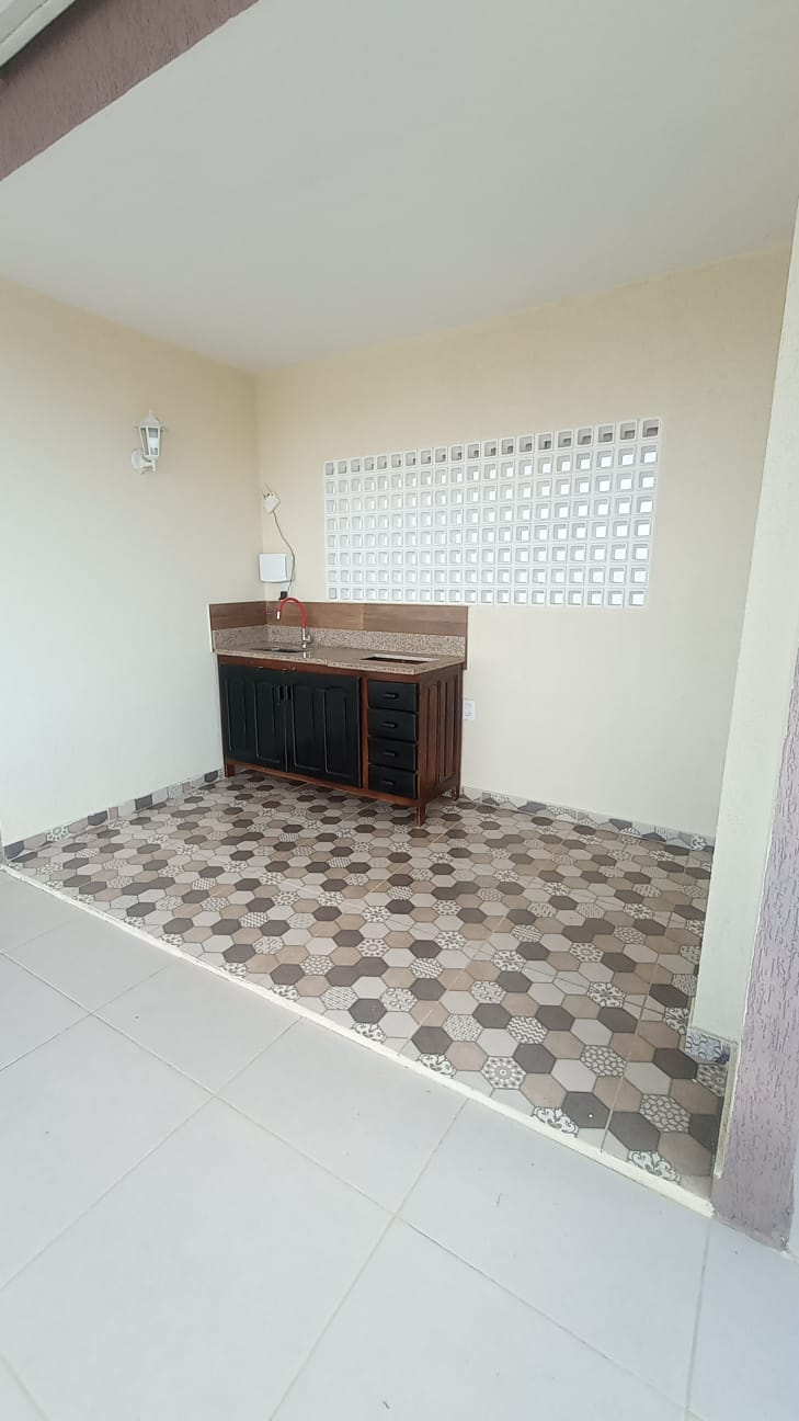 Casa Triplex à Venda no bairro Felícia