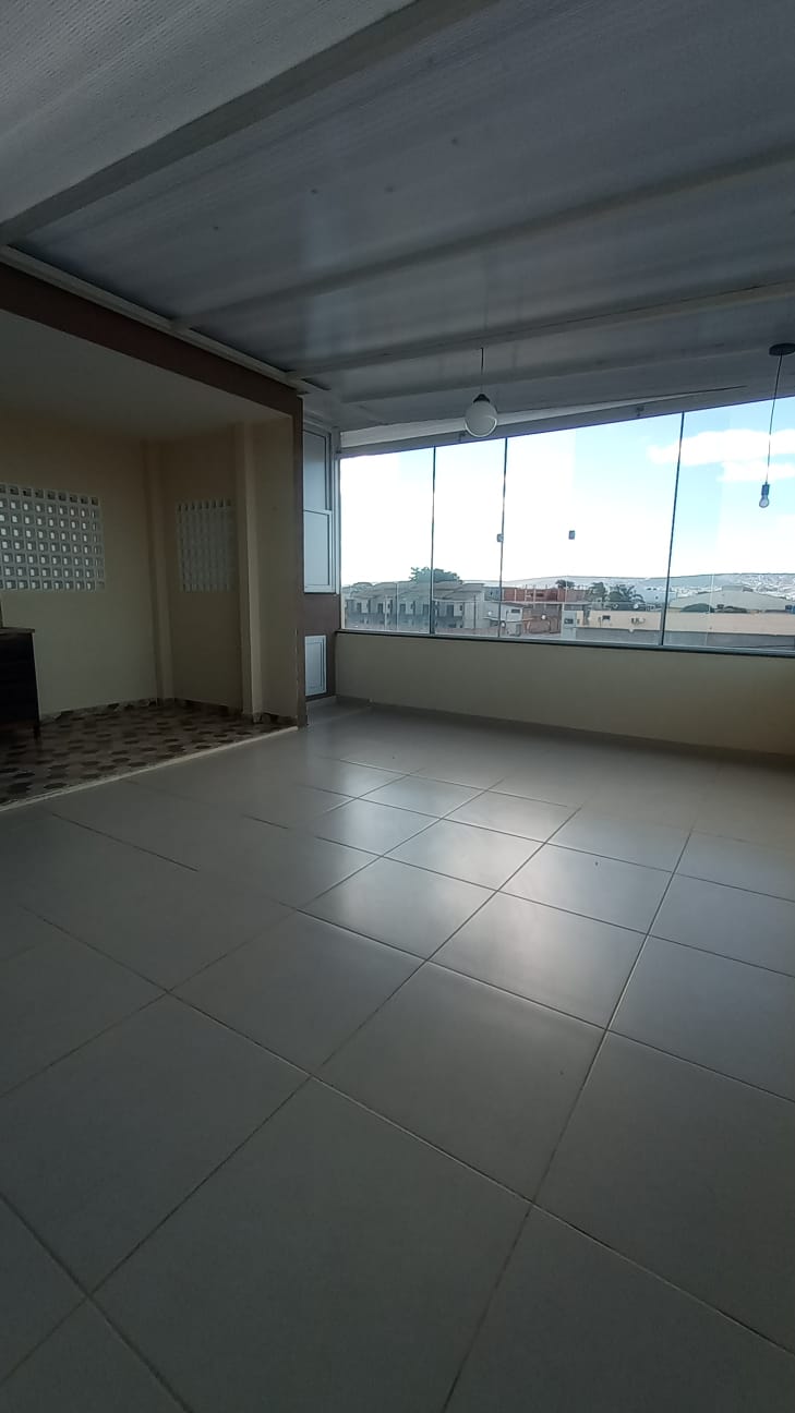 Casa Triplex à Venda no bairro Felícia