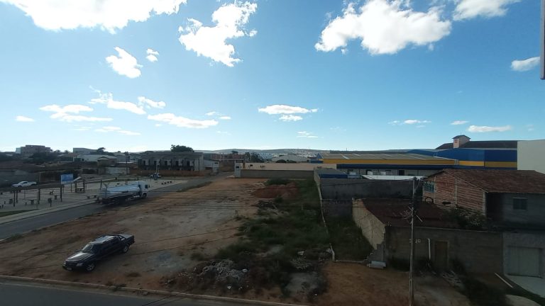 Casa Triplex à Venda no bairro Felícia