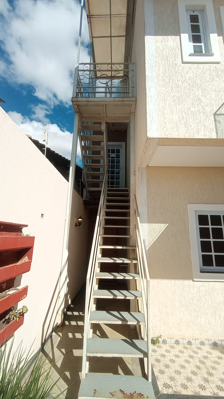 Casa Triplex à Venda no bairro Felícia
