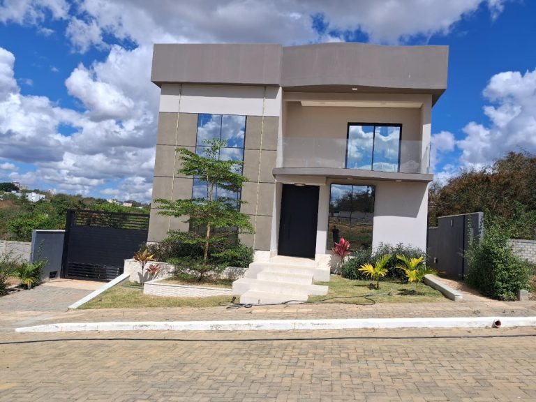 Casa de alto padrão a venda no Condomínio Residencial Caminho das Árvores