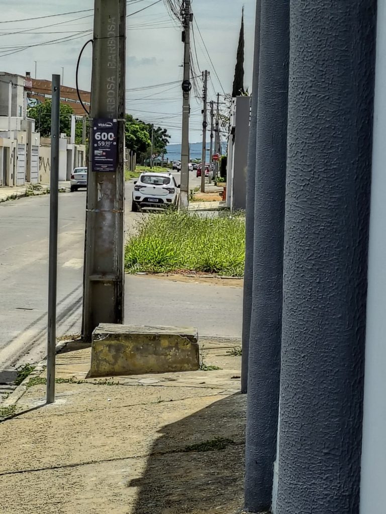 Pontos comerciais para alugar com Habite-se ao fundo do Shopping Conquista Sul na Alameda dos Pássaros
