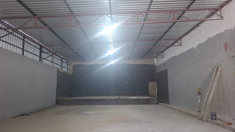 Pontos comerciais para alugar com Habite-se ao fundo do Shopping Conquista Sul na Alameda dos Pássaros