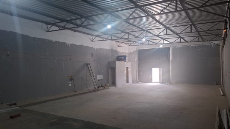 Pontos comerciais para alugar com Habite-se ao fundo do Shopping Conquista Sul na Alameda dos Pássaros