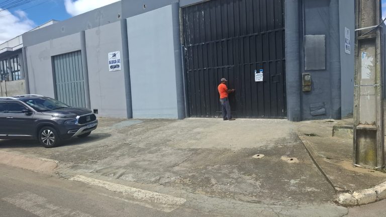 Pontos comerciais para alugar com Habite-se ao fundo do Shopping Conquista Sul na Alameda dos Pássaros