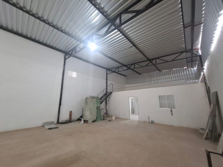 Pontos comerciais para alugar com Habite-se ao fundo do Shopping Conquista Sul na Alameda dos Pássaros