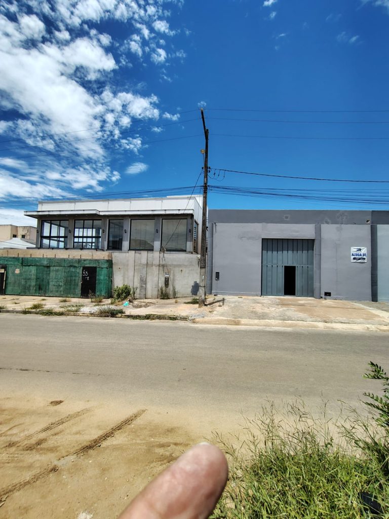 Pontos comerciais para alugar com Habite-se ao fundo do Shopping Conquista Sul na Alameda dos Pássaros