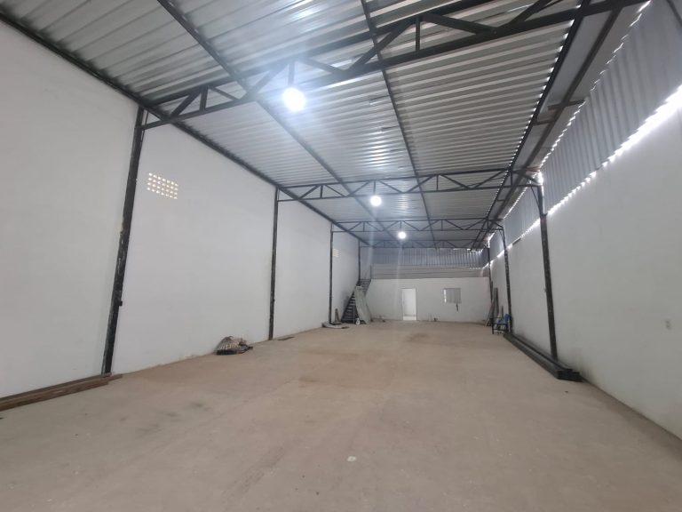 Pontos comerciais para alugar com Habite-se ao fundo do Shopping Conquista Sul na Alameda dos Pássaros