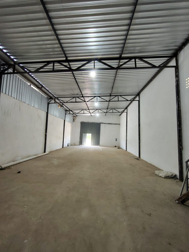 Pontos comerciais para alugar com Habite-se ao fundo do Shopping Conquista Sul na Alameda dos Pássaros