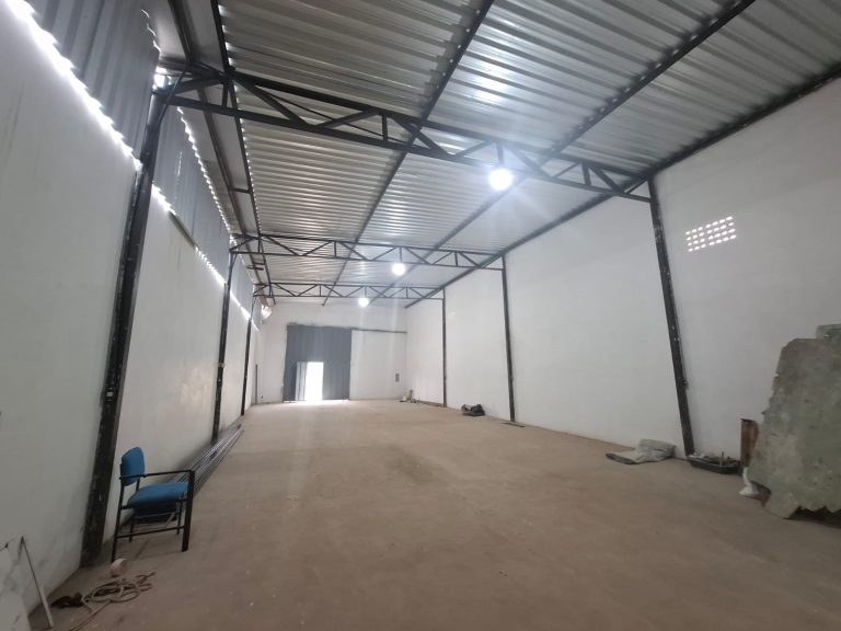 Pontos comerciais para alugar com Habite-se ao fundo do Shopping Conquista Sul na Alameda dos Pássaros