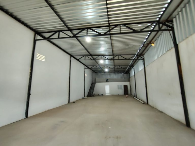 Pontos comerciais para alugar com Habite-se ao fundo do Shopping Conquista Sul na Alameda dos Pássaros