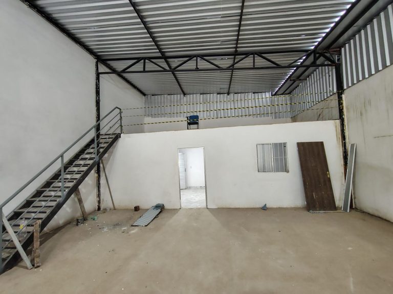 Pontos comerciais para alugar com Habite-se ao fundo do Shopping Conquista Sul na Alameda dos Pássaros