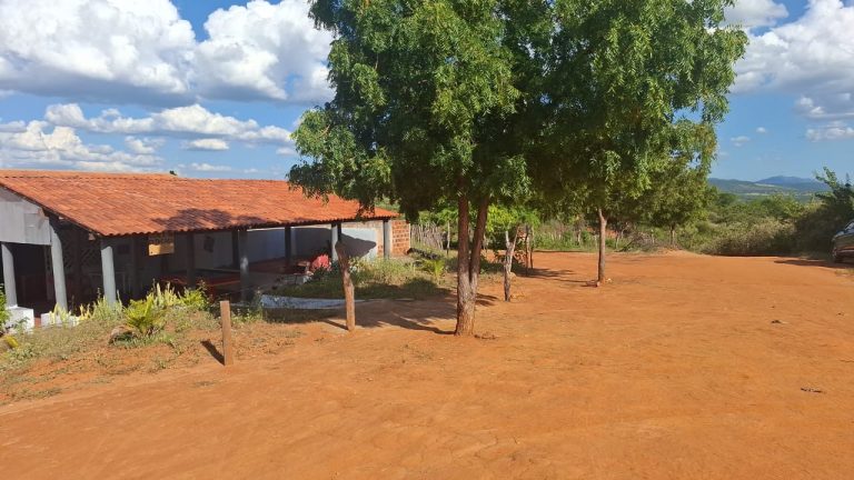 VENDE-SE SÍTIO – ESTRADA VELHA DE CARAÍBAS