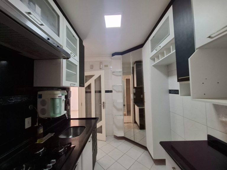 Apartamento mobiliado no bairro Candeias