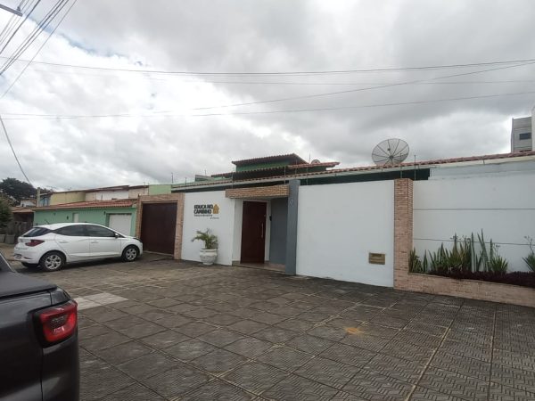 Casa disponível para locação ou venda no Parque Candeias