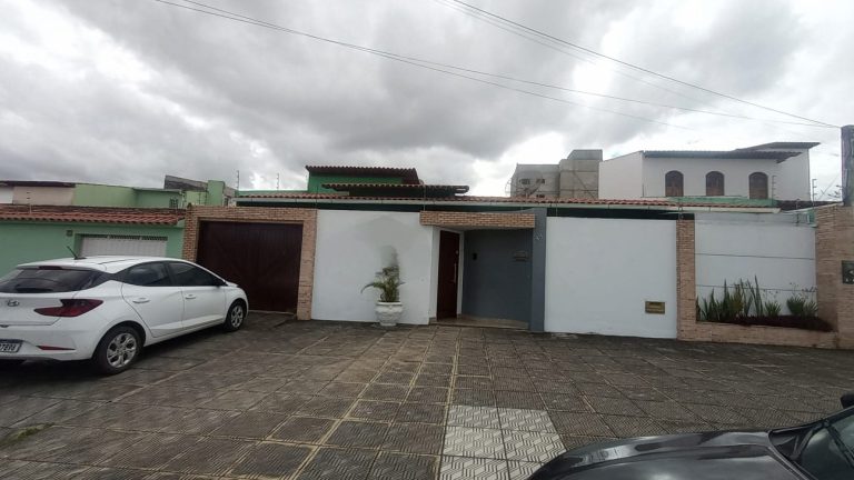 Casa disponível para locação ou venda no Parque Candeias