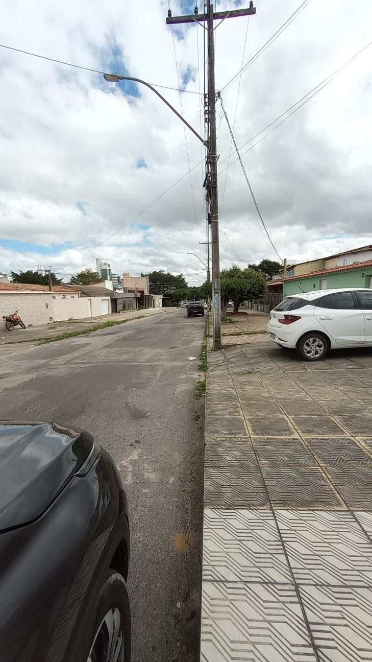 Casa disponível para locação ou venda no Parque Candeias