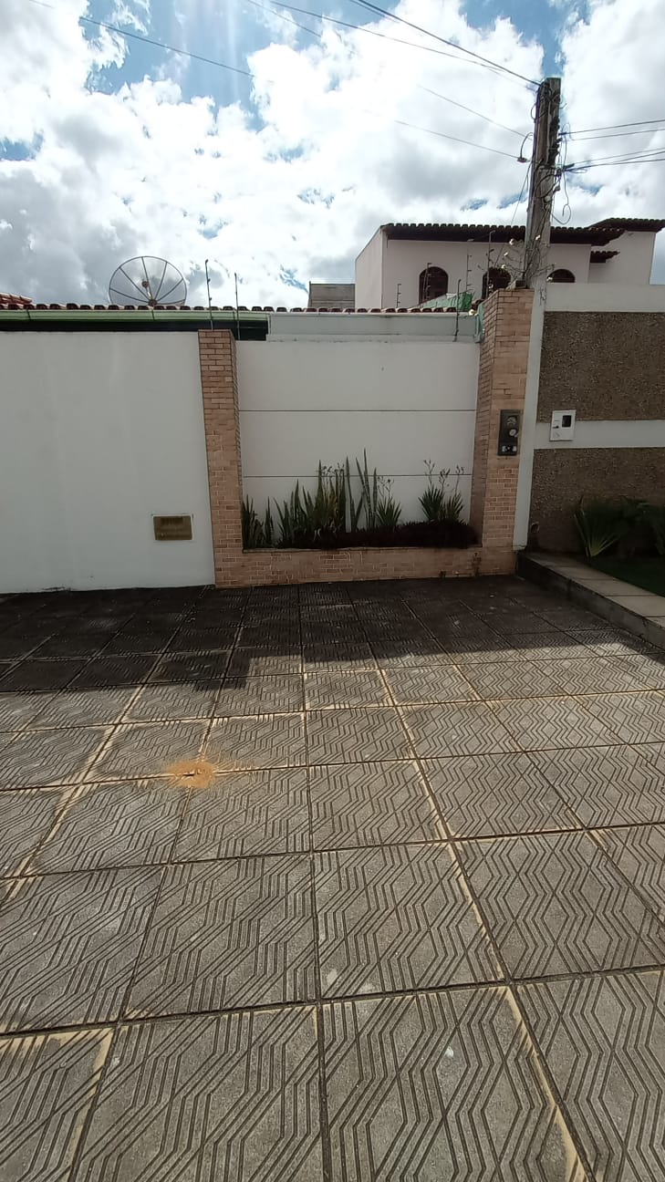 Casa disponível para locação ou venda no Parque Candeias