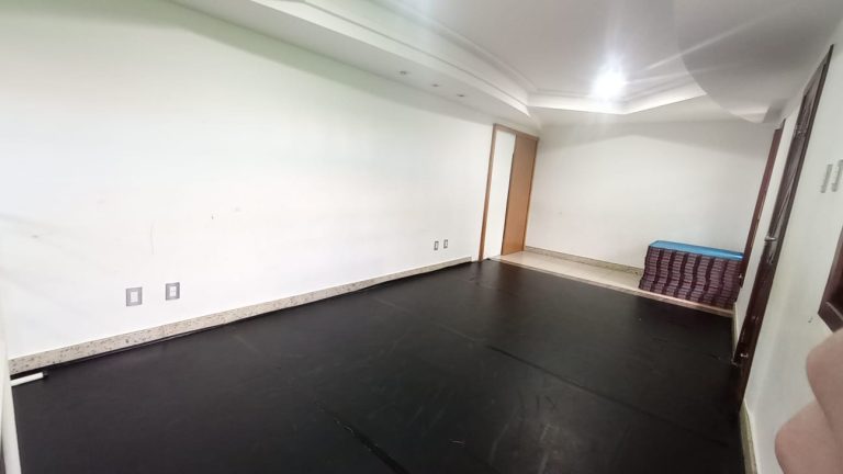 Casa disponível para locação ou venda no Parque Candeias