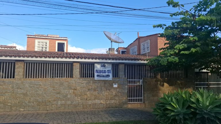 CASA PARA LOCAÇÃO – AV. JOÃO ABUCHIDID, BAIRRO CANDEIAS